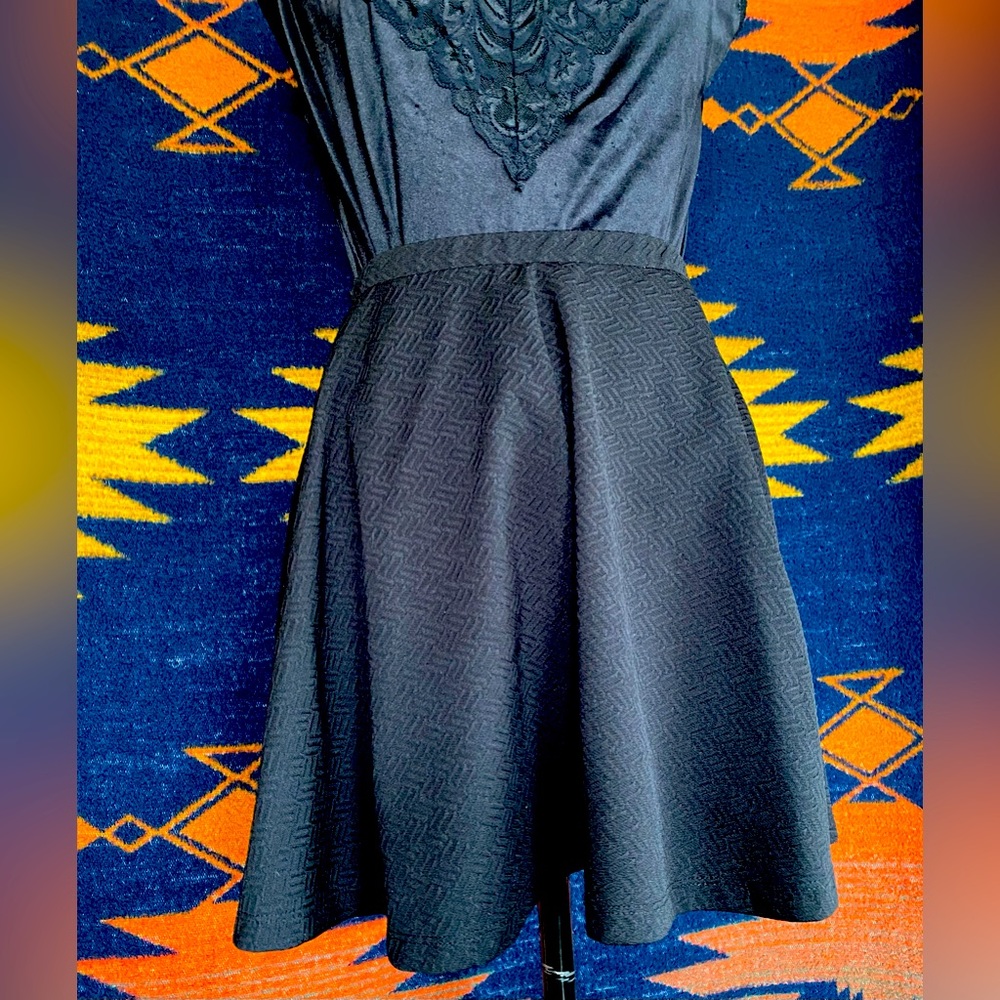 LA Hearts Skater Mini Skirt! Size Medium! Excellent Condition!